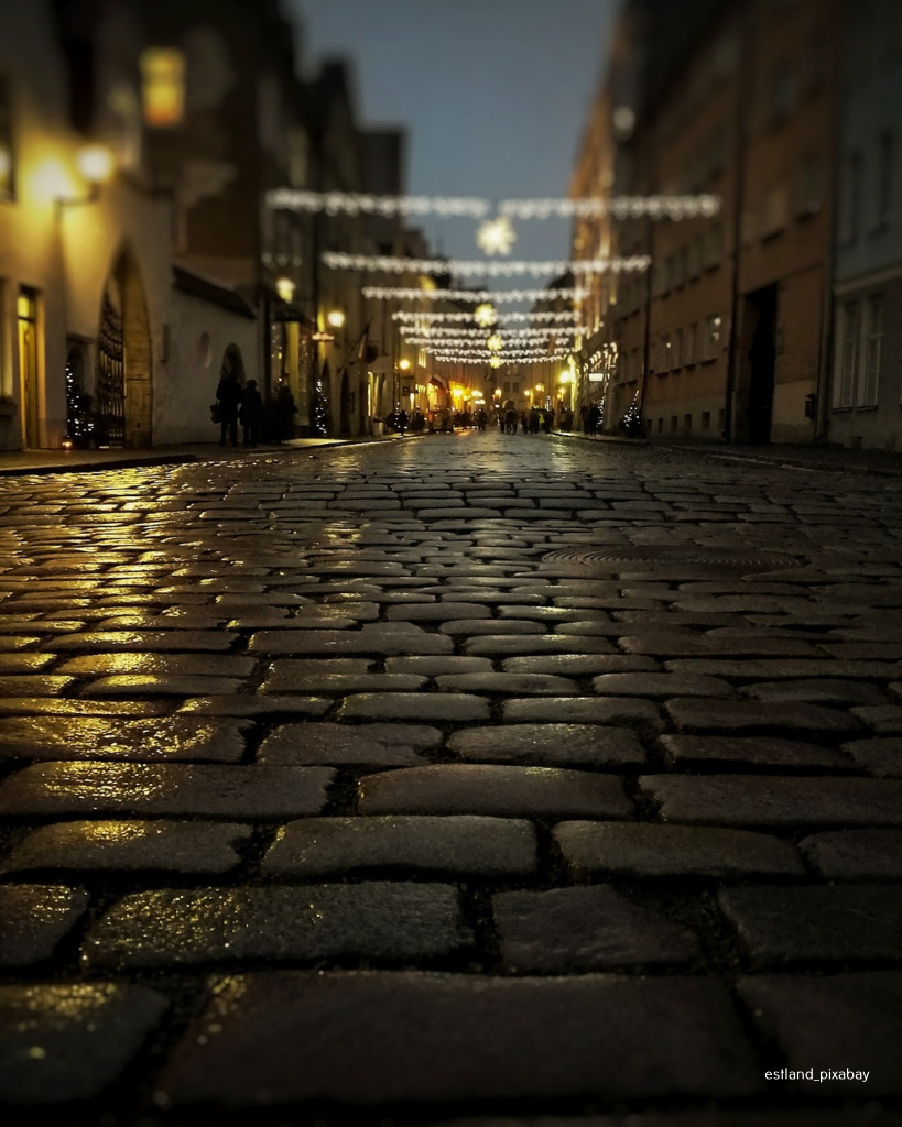Estland Tallinn Straße bei Nacht